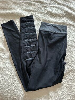 Under Armour ColdGear Black Womans' Leggings with Mesh Cutouts on back of leg